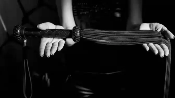 西檬之家圣水是什么?BDSM中的尿液实践指南 一